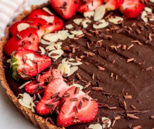 No Bake Chocolate Strawberry Tart